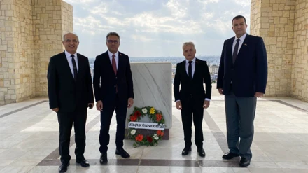 Rektör Aksoy’dan Denktaş ve Dr. Küçük’ün mezarlarına ziyaret
